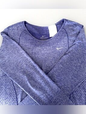 Nike Woman’s Long Sleeve Running Top Size M Medium Purple Dri Fit Thumbholes